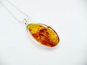amber pendant 053a